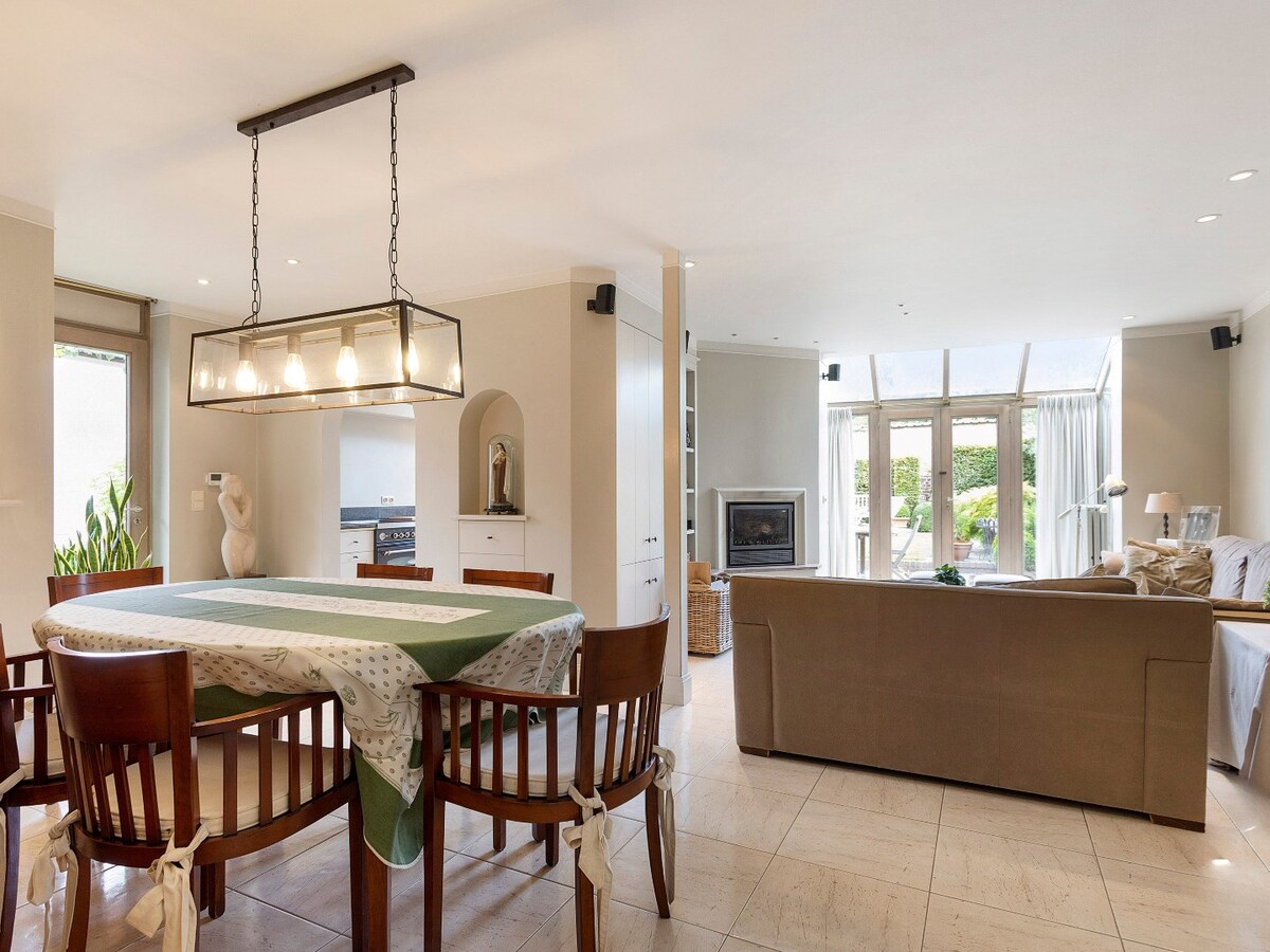 Charmant handelspand met woonst op de markt in Kruishoutem 