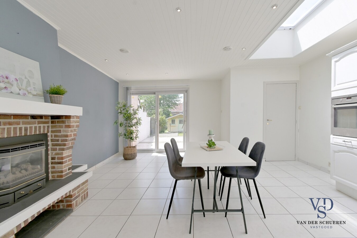Ruime 3 slpk-woning met garage en tuin. 