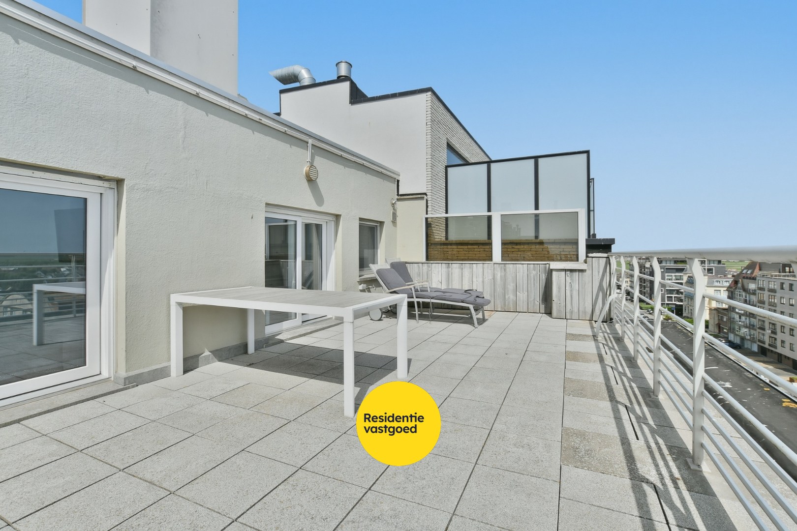 Uniek dakappartement met zonnige ligging en indrukwekkende vergezichten te Wenduine! 