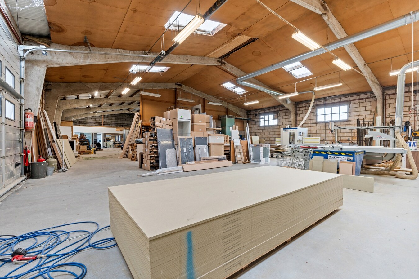Veelzijdige bedrijfssite (4.082 m²) met 850 m² magazijn 