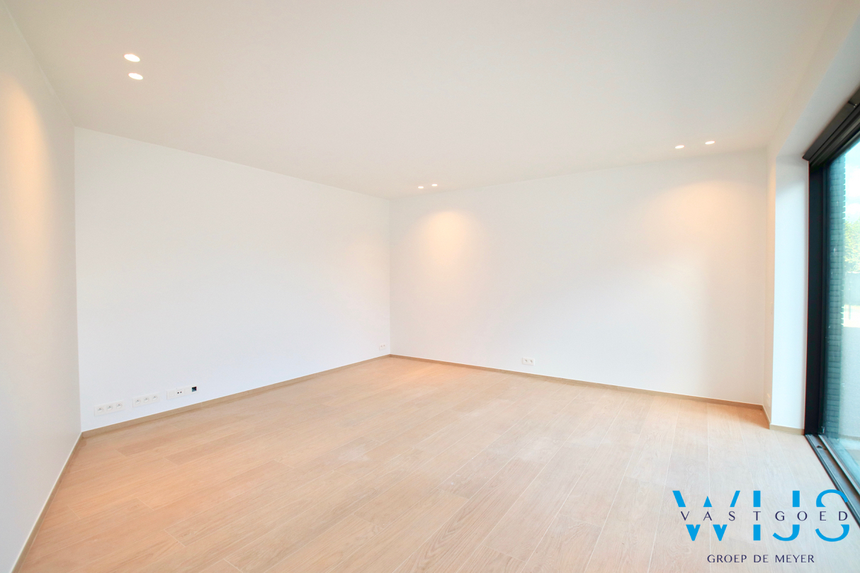 PRACHTIG gelijkvoersappartement te KLUIZEN ! 