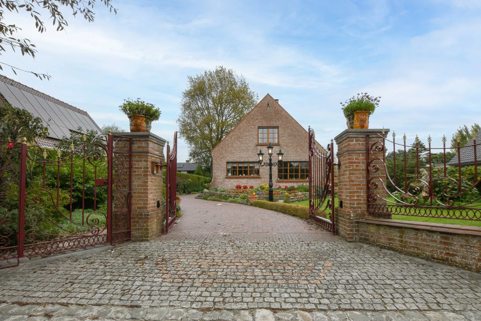 Ruime energiezuinige villa op een perceel van 834 m² met 4 slaapkamers, garage en lage EPC-score