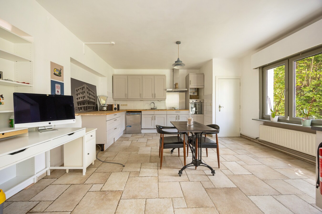 Zeer ruime woning (8 slpk + 8 badkamers) op een perceel van ca. 1.522 m² te Wijnegem/grens Schilde 