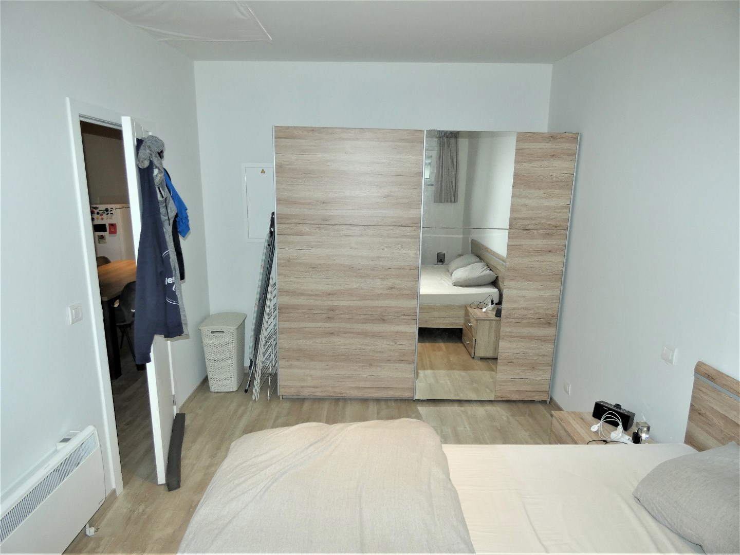 Gezellig appartement, gelijkvloers, met 1 slaapkamer en garage. 