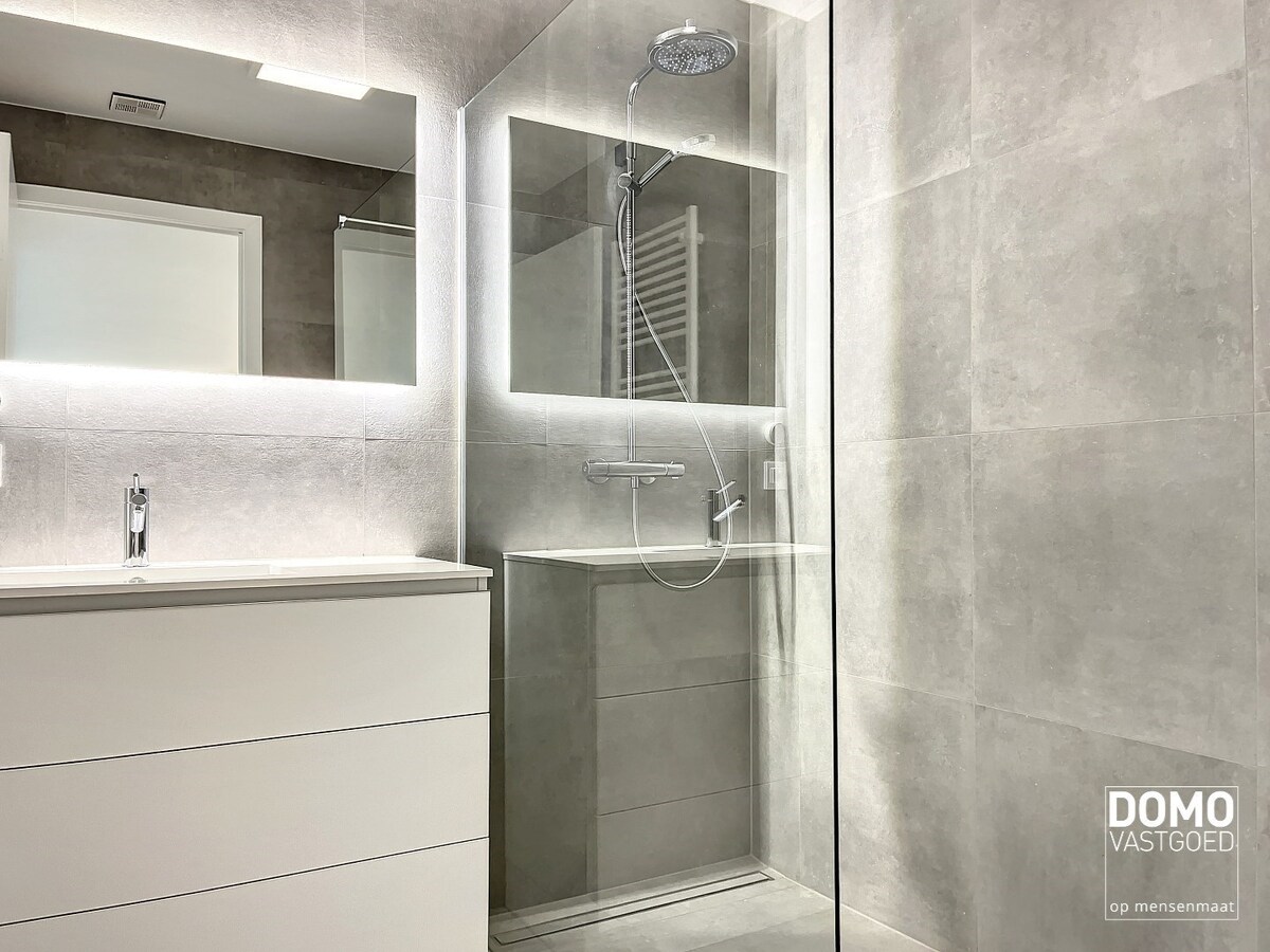 MODERN APPARTEMENT MET TERRAS, LIFT EN 2 SLAAPKAMERS IN DIEPENBEEK 
