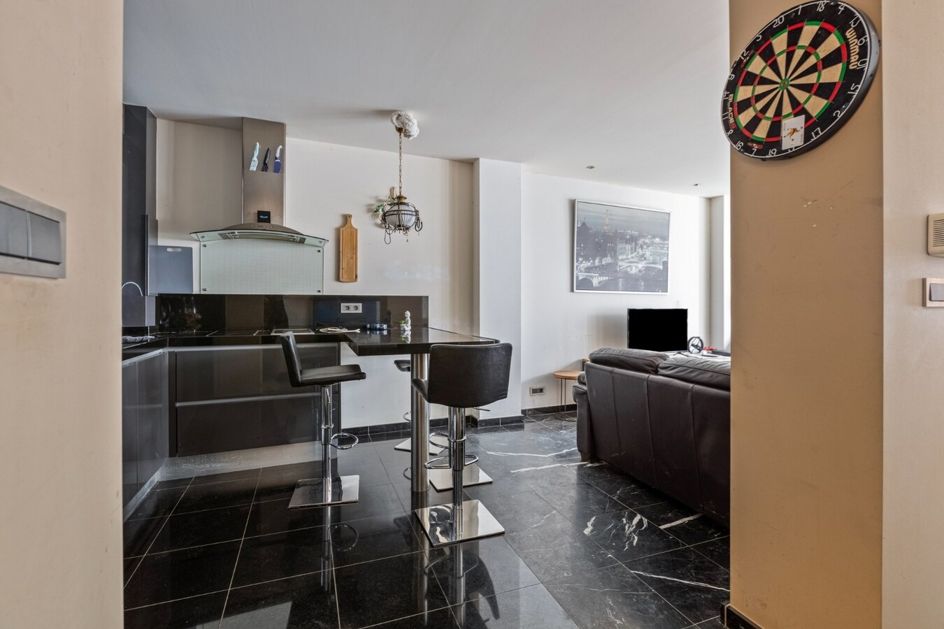 Ruim appartement gelegen op de 1ste verdieping in het centrum van Maaseik! 