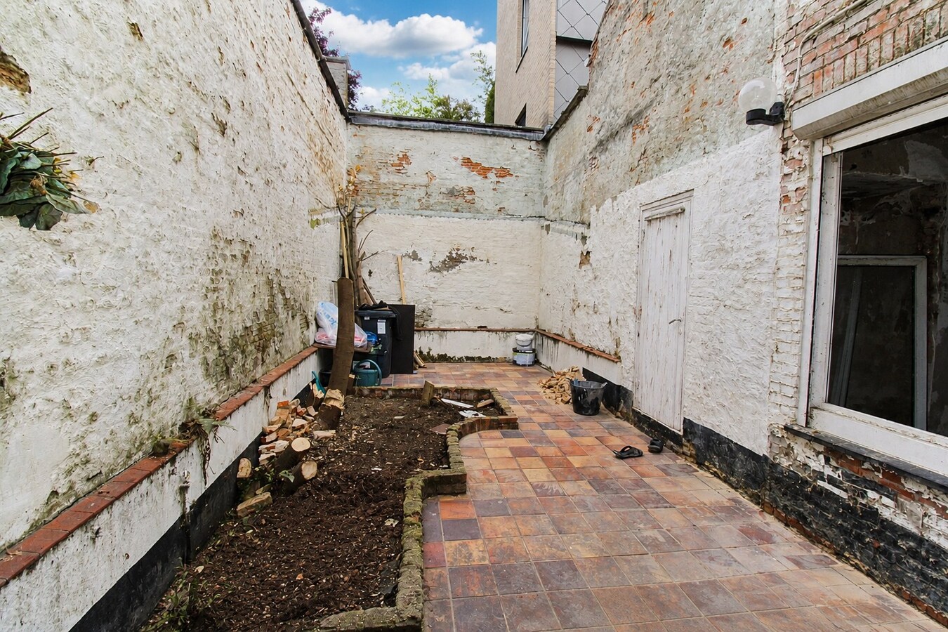 Volledig te renoveren woning met 3 slaapkamers op een toplocatie in het centrum van Sint-Niklaas! 
