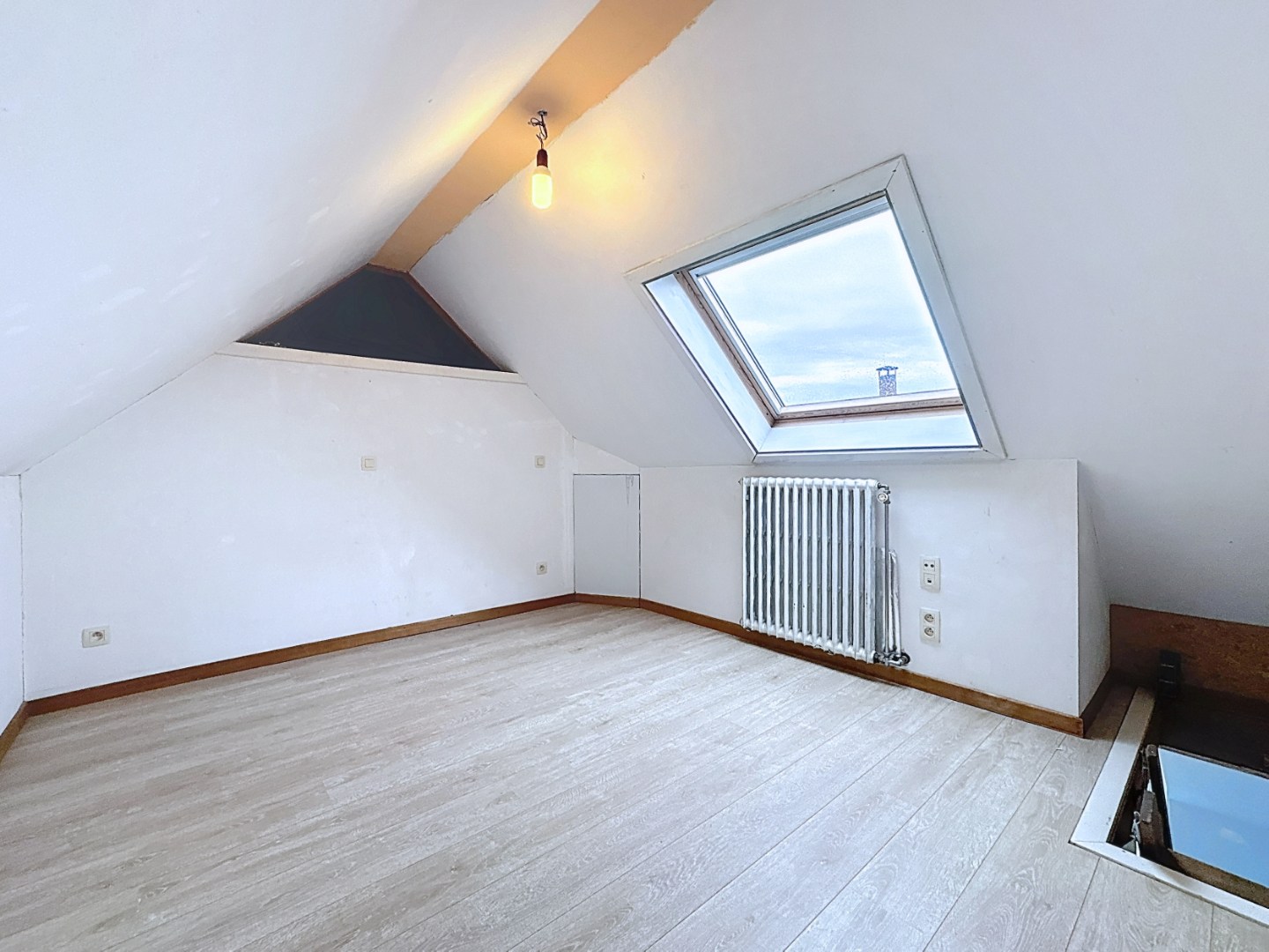 Opbrengsteigendom bestaande uit 3 appartementen + handelsgelijkvloers gelegen in het centrum 