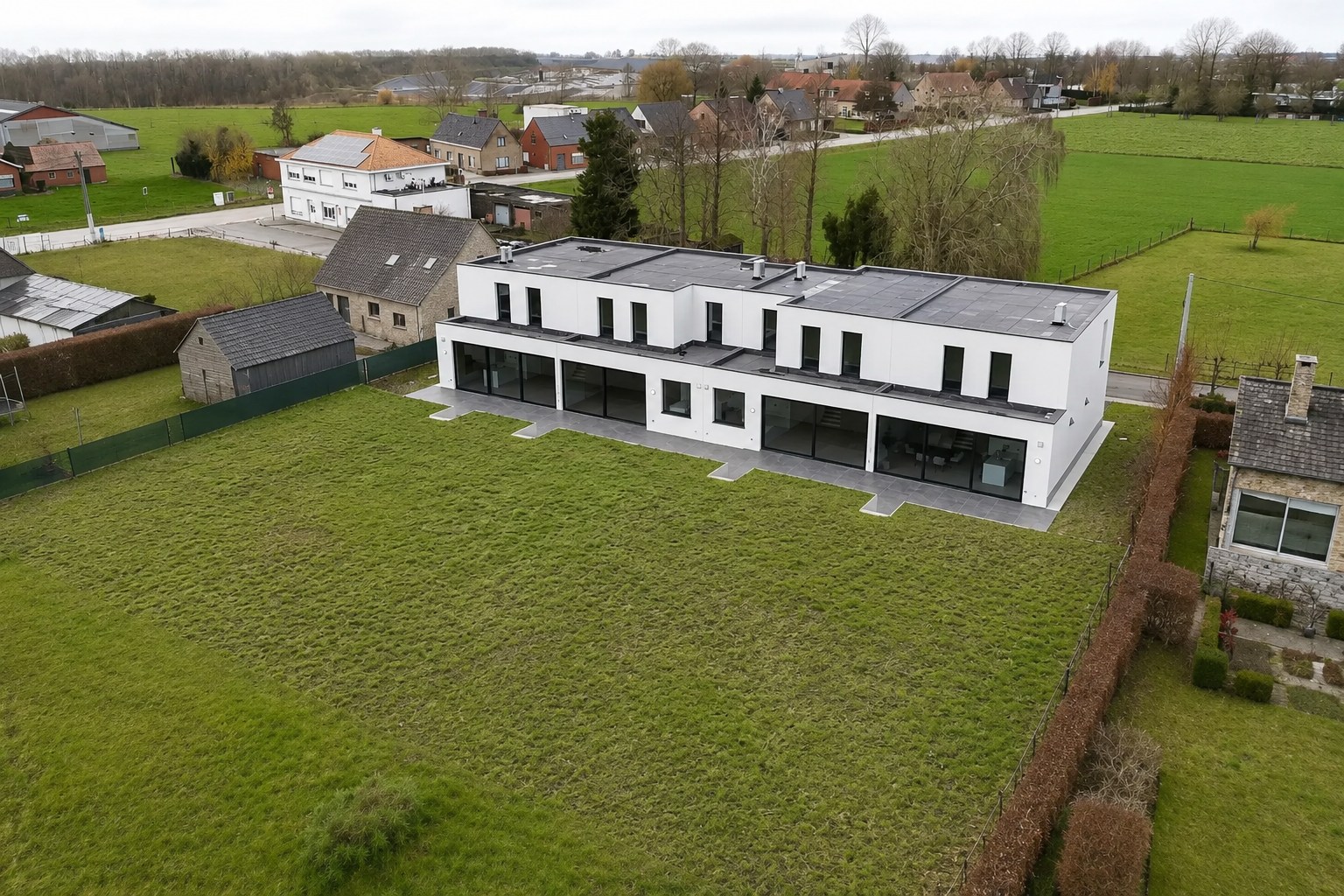 Ruime afgewerkte nieuwbouwwoning met landelijk zicht! 