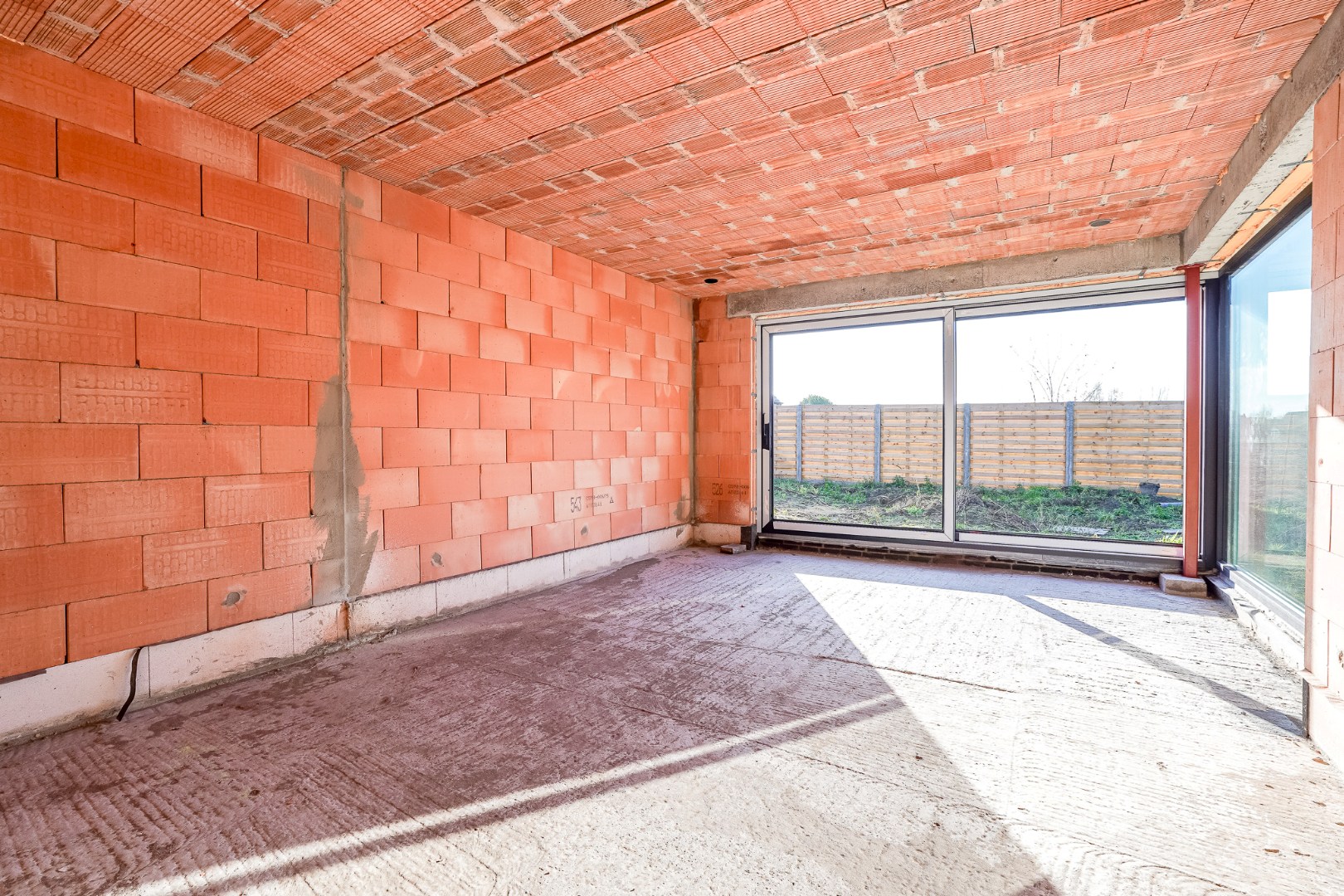 Moderne halfopen nieuwbouw woning op 326 m² met hoogwaardige afwerking 