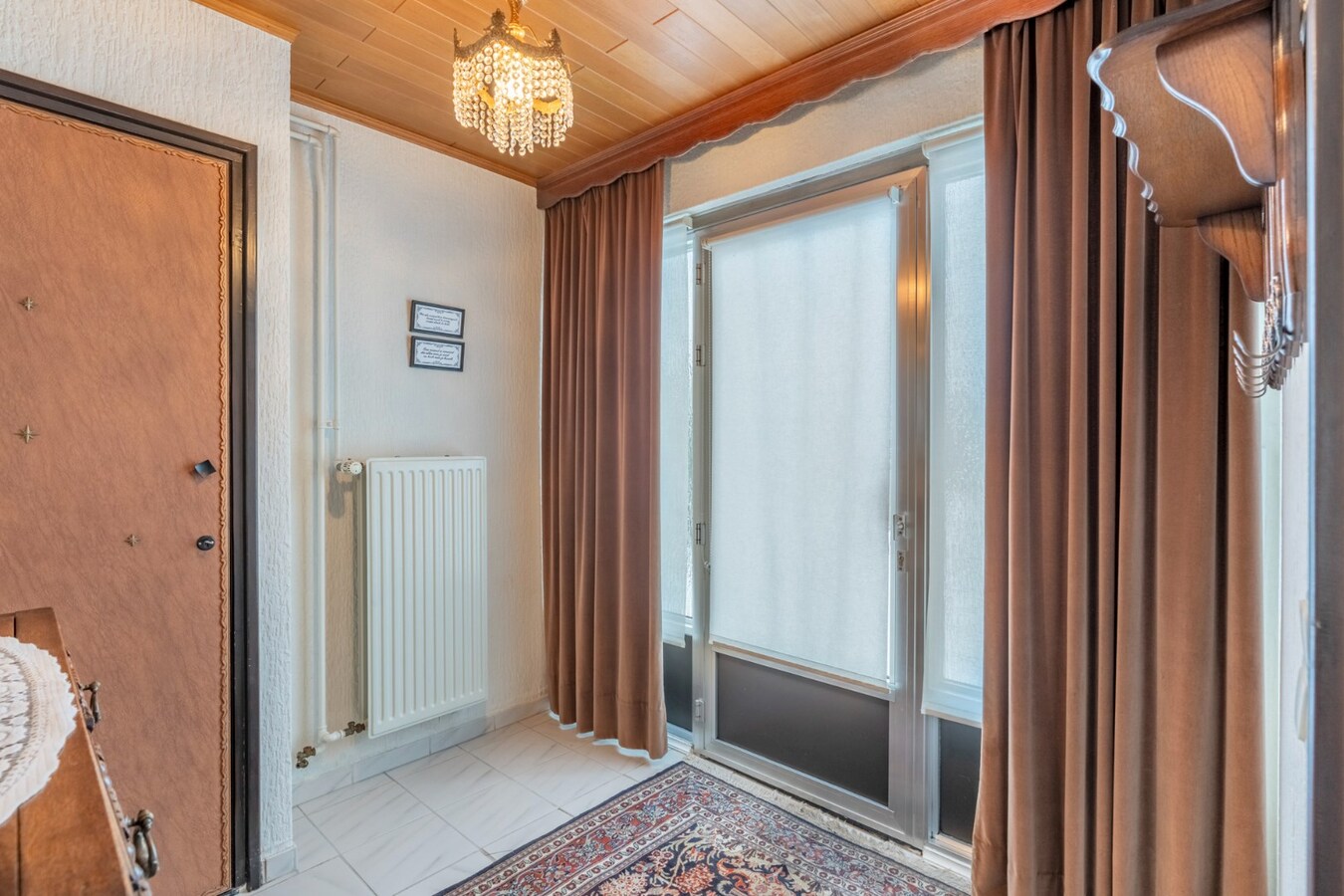 Rustig gelegen gelijkvloerse woning met garage en 3 slaapkamers in Niel-bij-As . 