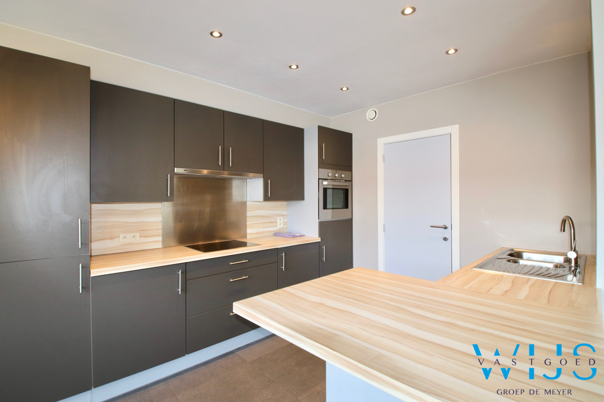 Instapklaar &amp; gezellig 3 slaapkamer appartement in hartje Zelzate! 