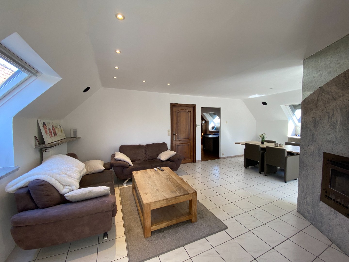 Ruim en centraal gelegen appartement met 3 slaapkamers en dubbele garage te Waregem! 