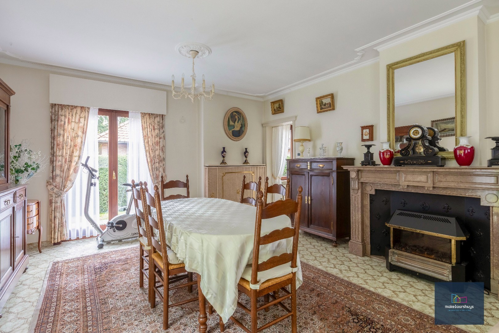 VERKOCHT !!! Goed onderhouden bungalow nabij centrum Mariakerke 