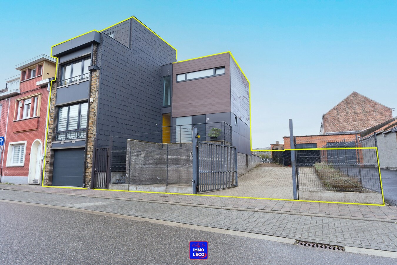 3 façades moderne avec garage, jardin, grand parking privé, COUP DE COEUR ! 