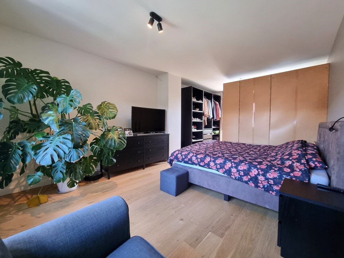 Klassevolle, statige hoekwoning te Heulebrug 