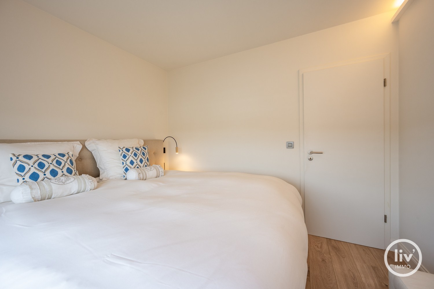 Ongemeubeld - Recent en goed onderhouden appartement, met terrasje, op wandelafstand van de Zeedijk te Heist. 