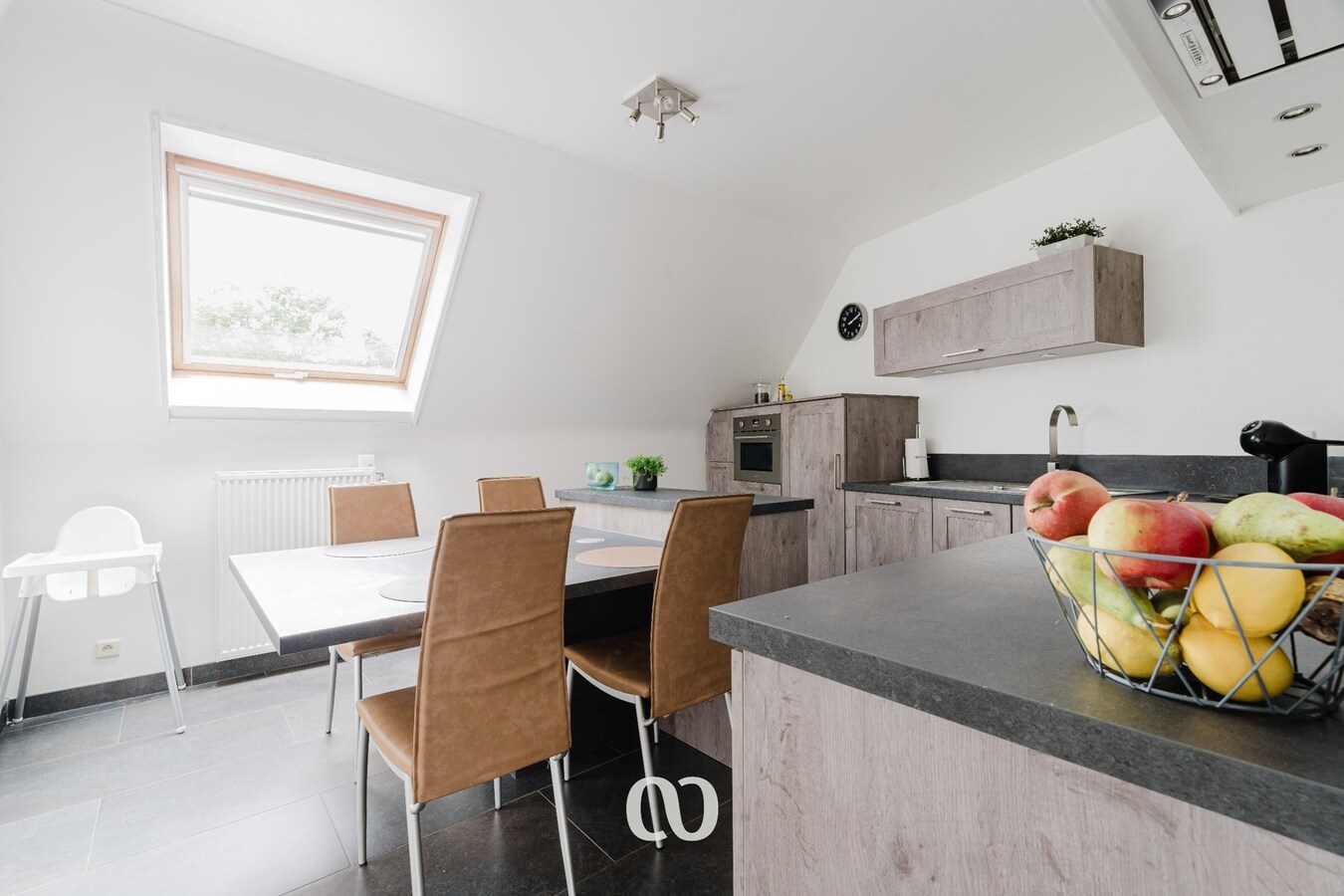 Prachtig gelegen duplex appartement met drie slaapkamers en garage 