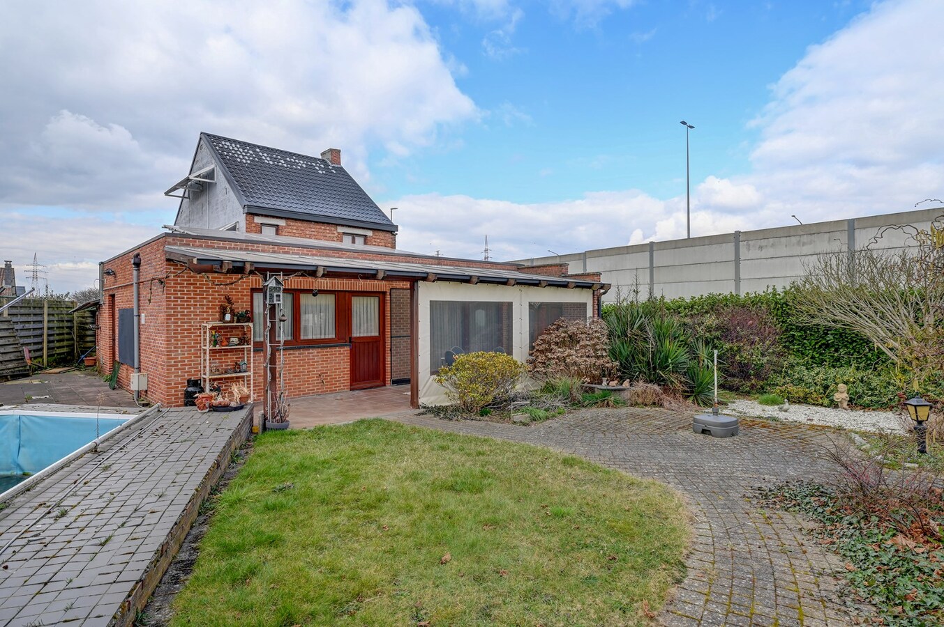 Open bebouwing met 4 slaapkamers 