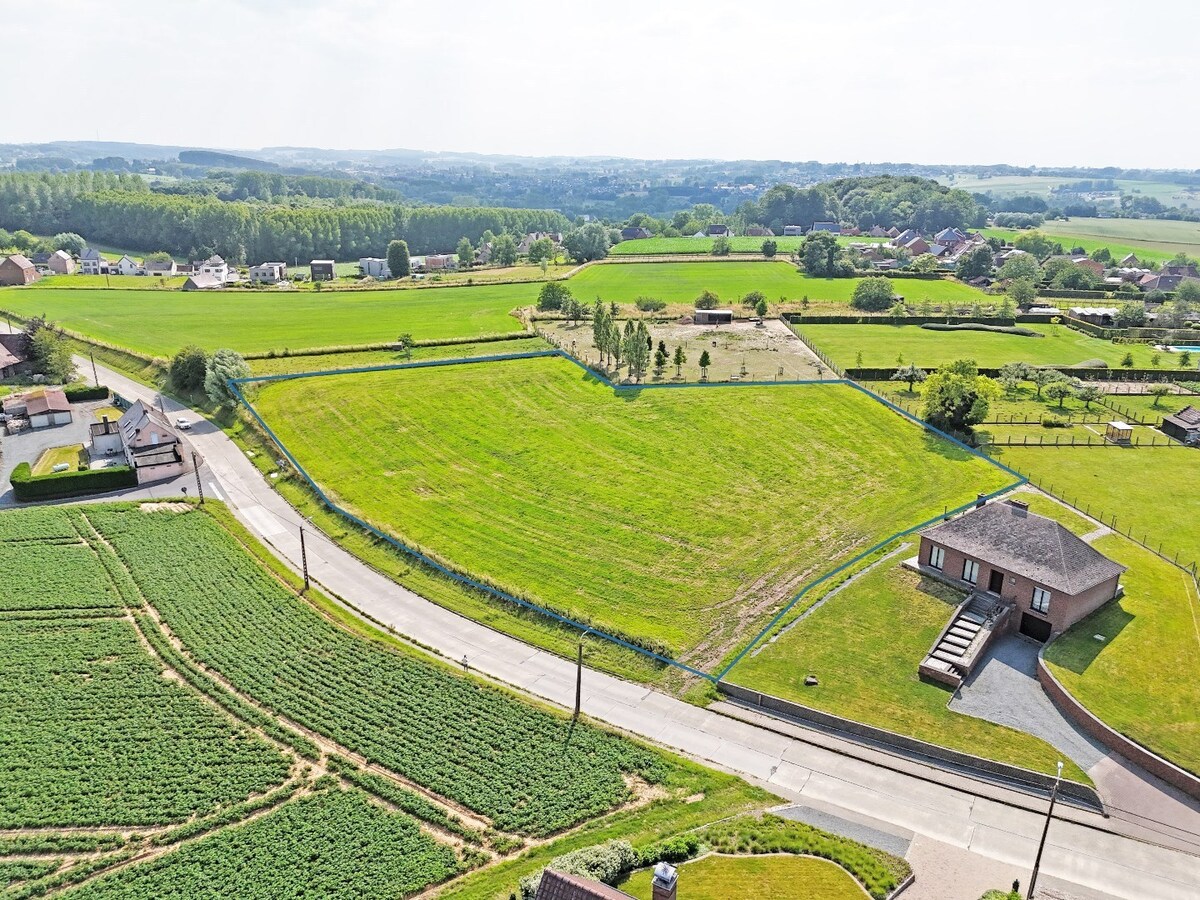 Bouwgrond voor open bebouwing op +/- 8 are te Zottegem 