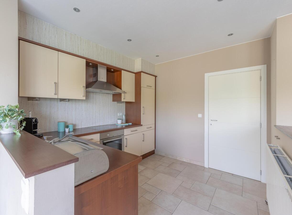 Zeer ruime woning met bijzonder veel licht én luxe  !    IDEAAL VOOR GROOT GEZIN !! 