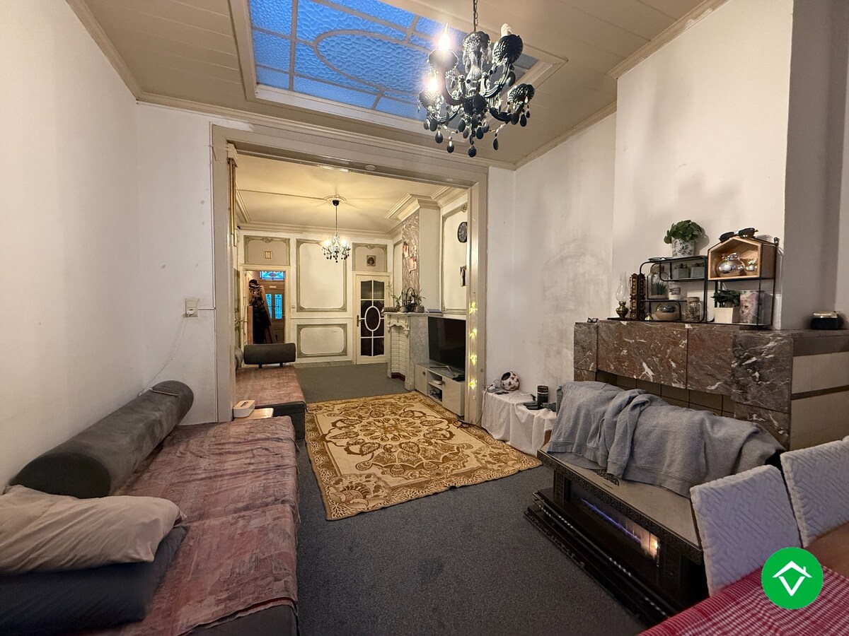 Rijwoning met 2 slaapkamers en koer te Roeselare 