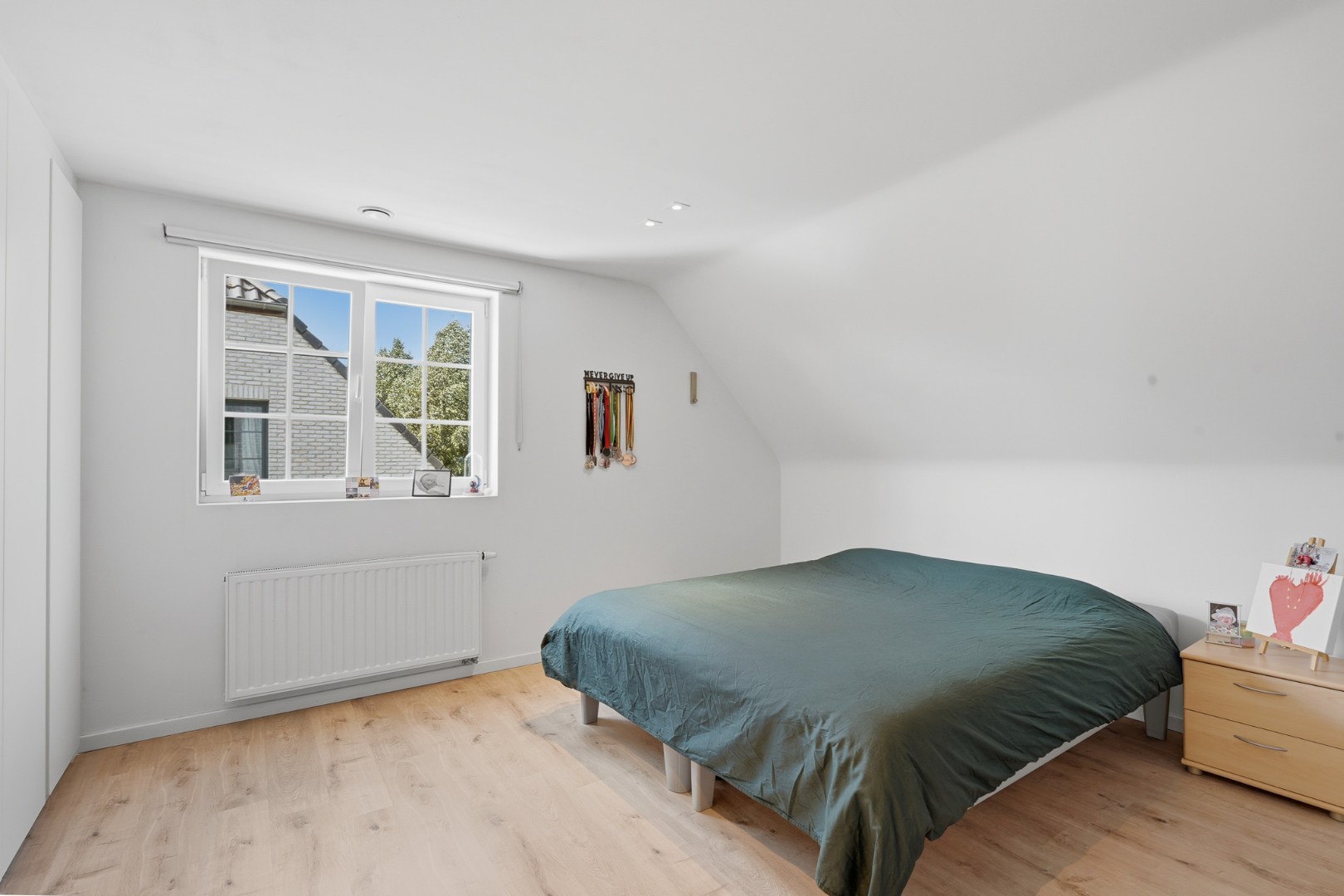 Moderne halfopen bebouwing met zonnige tuin en hoogwaardige afwerking 