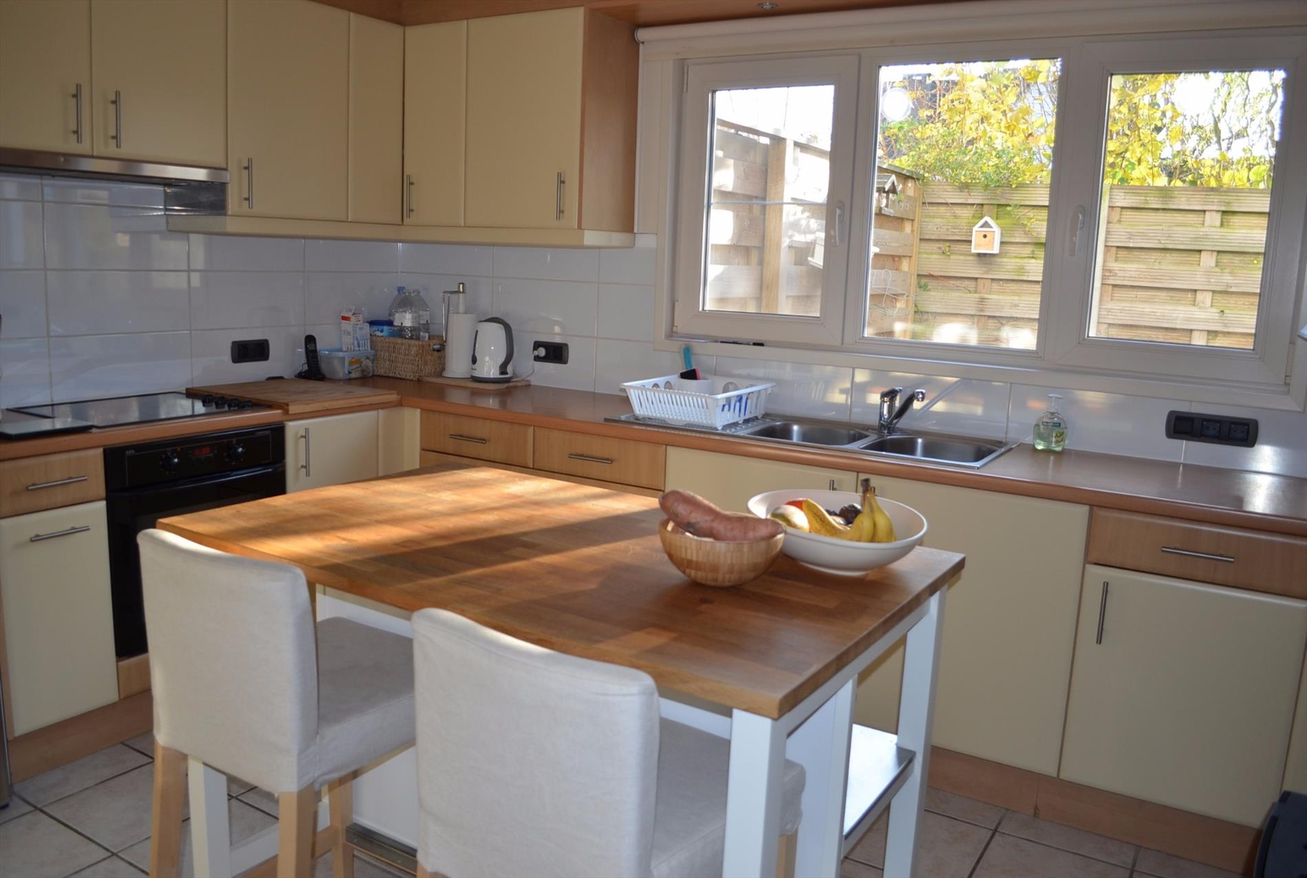 Ruime totaal gerenoveerde woning met 4 slpks (mogelijkheid tot 5) te Eeklo 