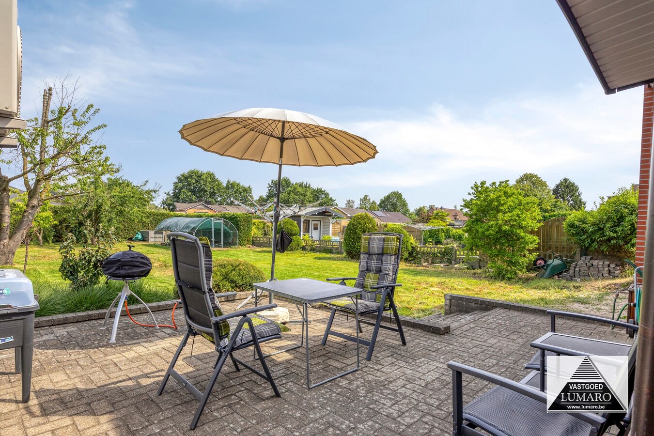 Mooi gelegen vrijstaande woning met 2 slaapkamers, garage, tuin. 