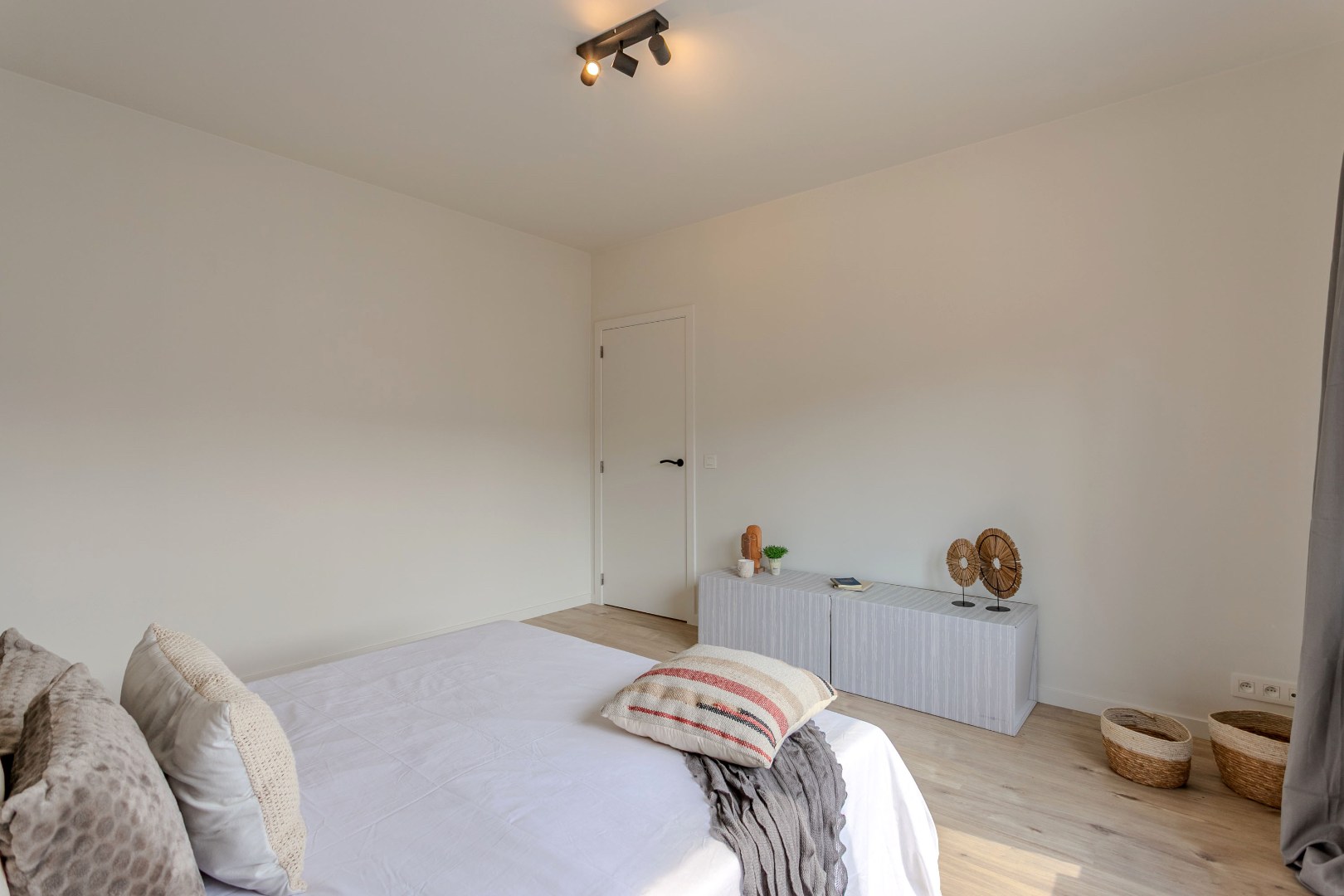 Gerenoveerde woning (EPC B) met 3 slpks (5 mogelijk) garage en tuin in een rustige straat te Lembeek 