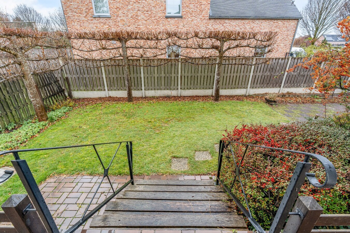 Te renoveren karakteristieke bungalow, 3 Slpk, ruime kelder met garage, op toplocatie 