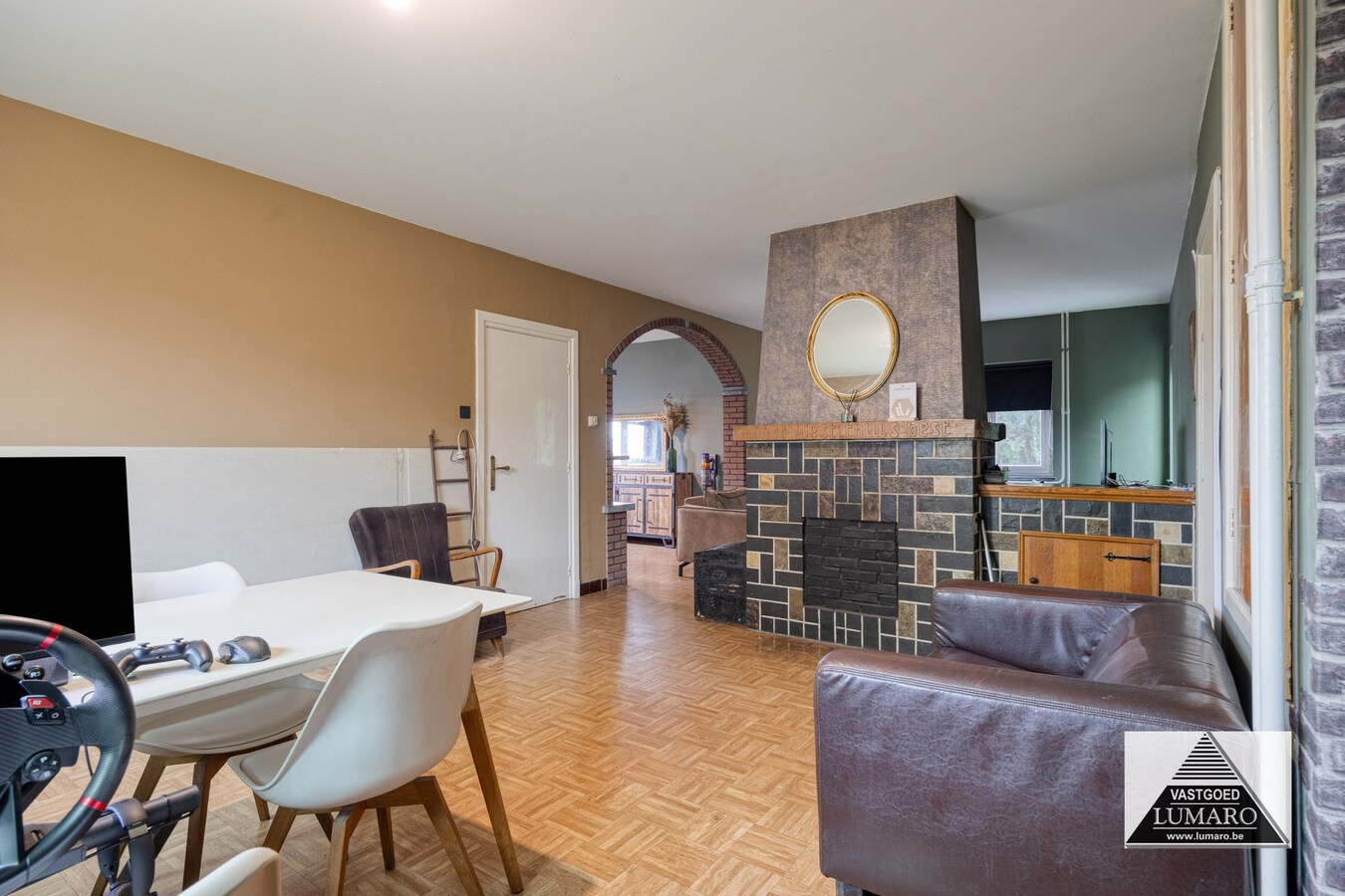 Charmante, op te knappen woning op perceel van 4.600 m² 