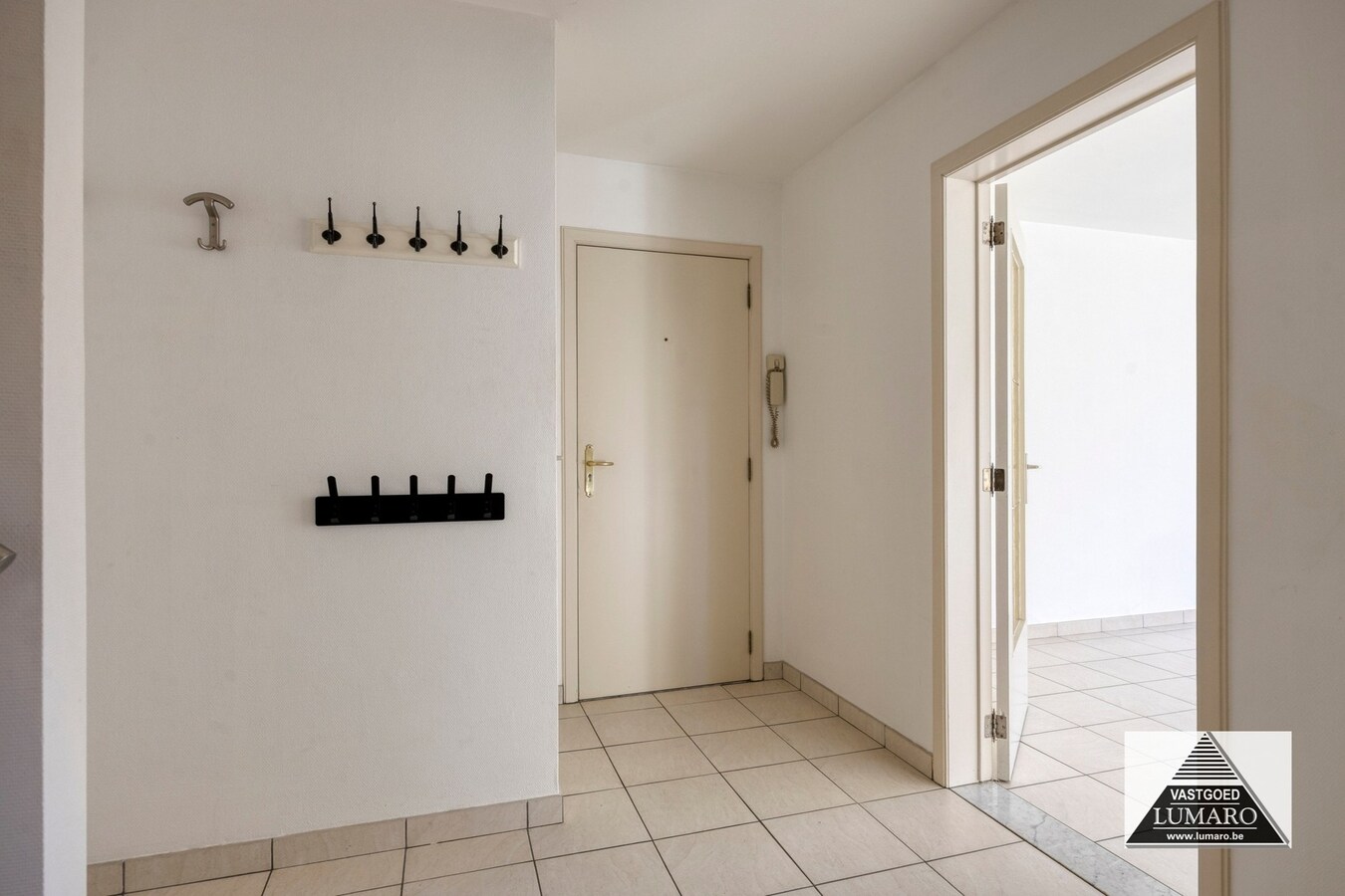 Gelijkvloers appartement met 3 slaapkamers, en ruime garage 
