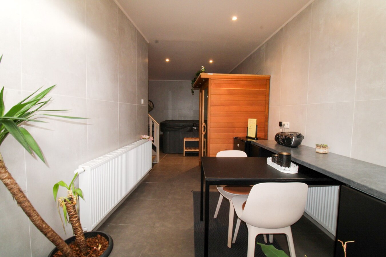 Veelzijdig handelshuis met woonst en luxueuze B&amp;B op toplocatie aan de Markt van Temse! 