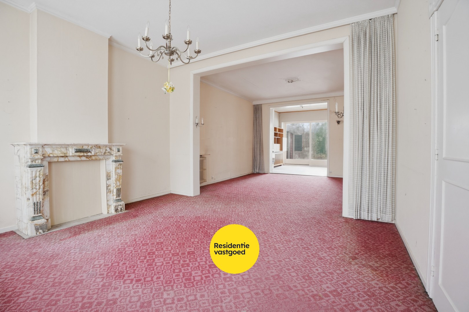 Te renoveren woning met veel op potentieel op topligging. 