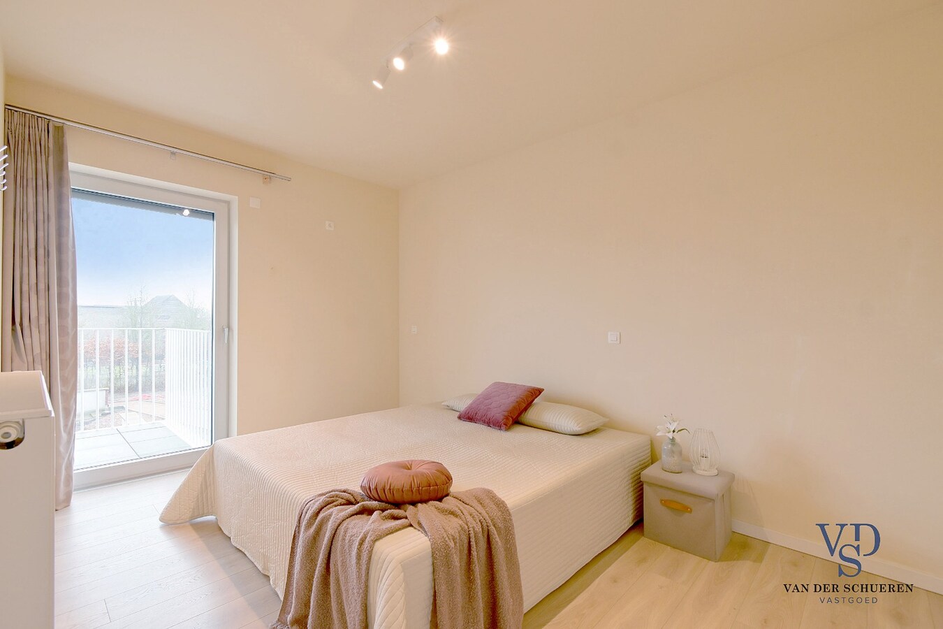 Luxueus 1-slp-appartement met staanplaats (ondergronds). 