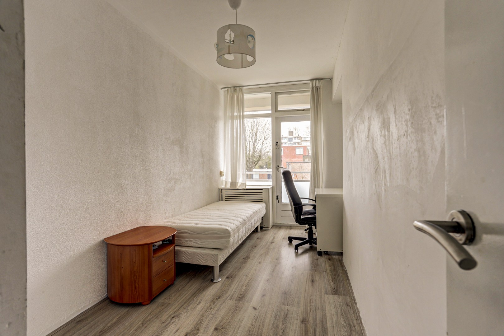 In "Het Lage Land" gelegen 4-kamer appartement met 3, slaapkamers, moderne keuken, 2 balkons,  berging in de onderbouw en gelegen op eigen grond! 