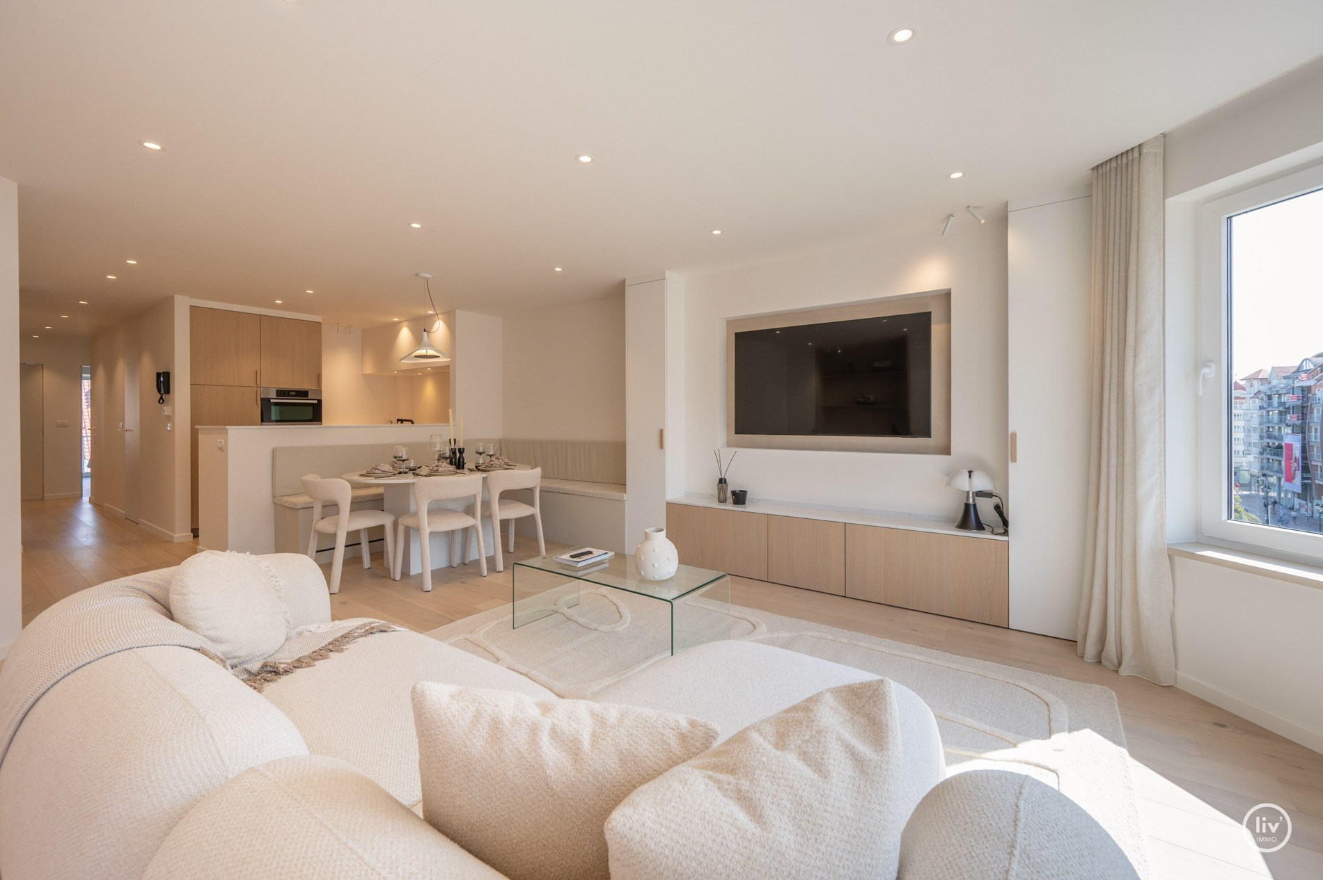Volledig gerenoveerd en stijlvol appartement in het hart van Knokke in de  Lippenslaan. 