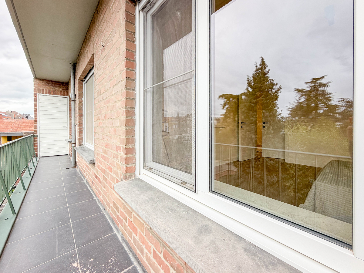 Stijlvol gerenoveerd 3-slaapkamerappartement van 128 m² met garage op topligging in Kortrijk *** NONO INSPIRED *** 
