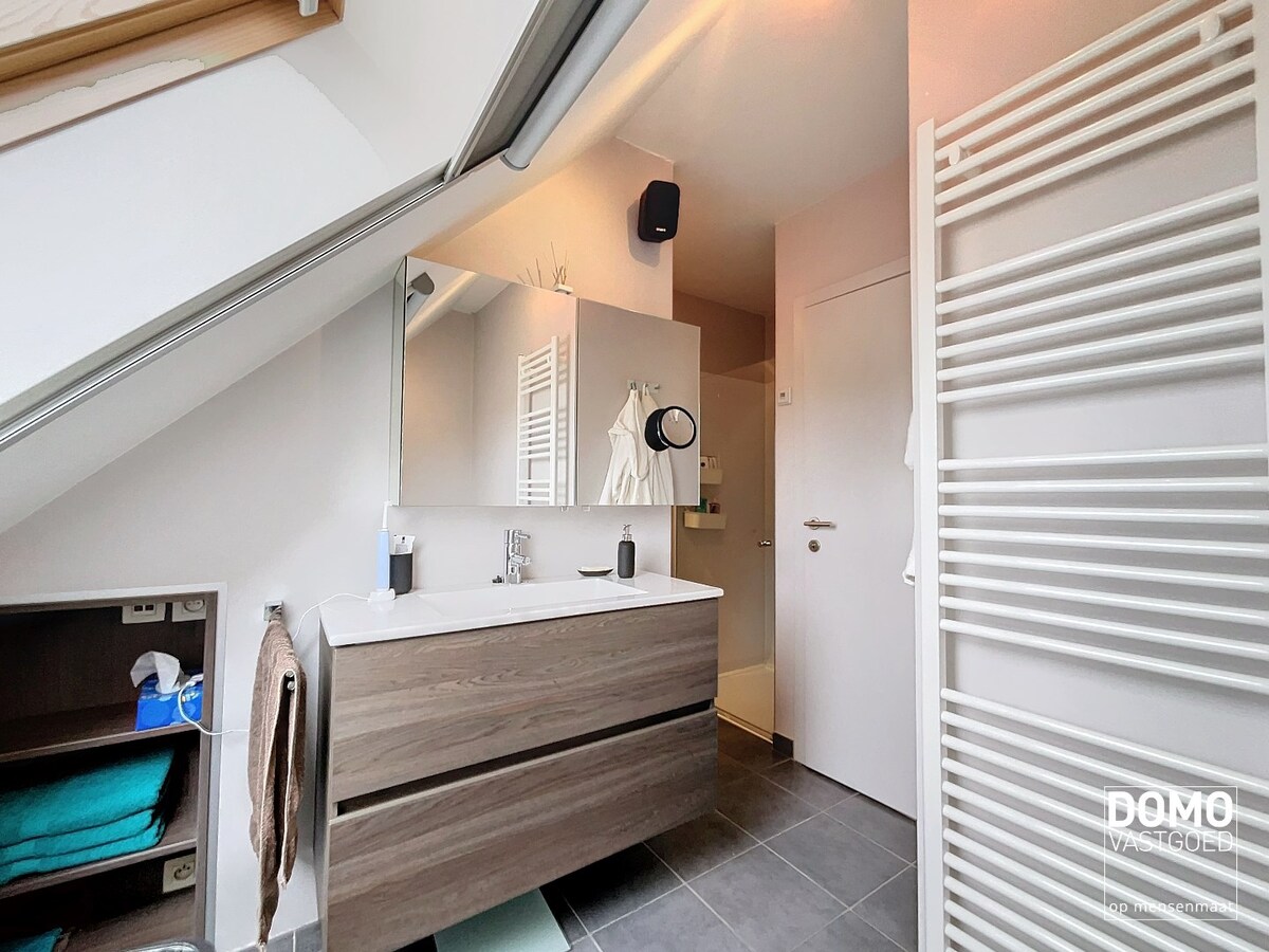 Knap en ruim appartement in het centrum van Kermt, inclusief een buitengewoon terras. 