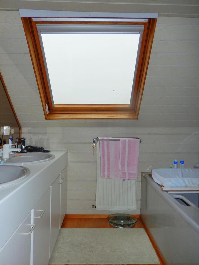 Woning met polyvalente handelsruimte te Jabbeke 