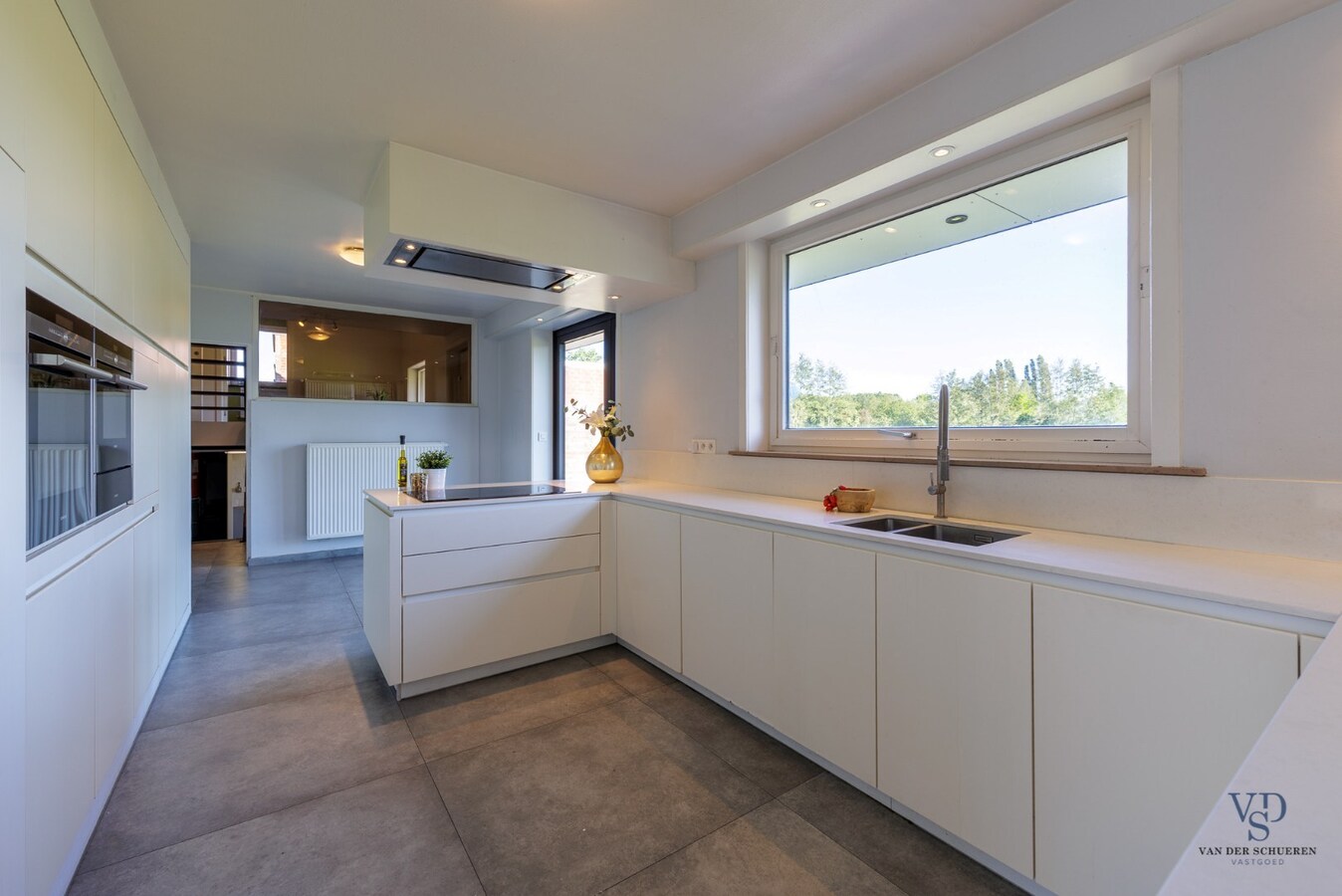 Tijdloze villa met zicht op groen. 