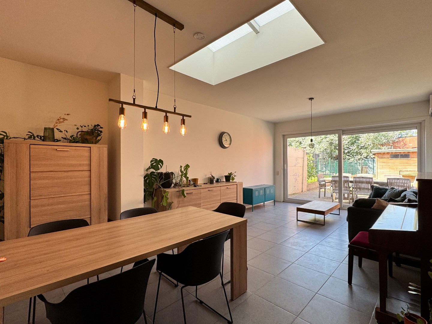 Bemeubeld woning met tuin en 2 slaapkamers 