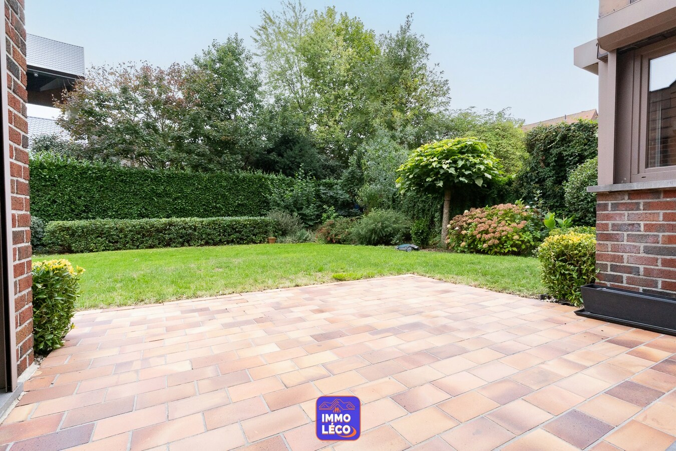 Maison d'architecte avec profession libérale, double garage, jardin, CENTRE-VILLE ! 