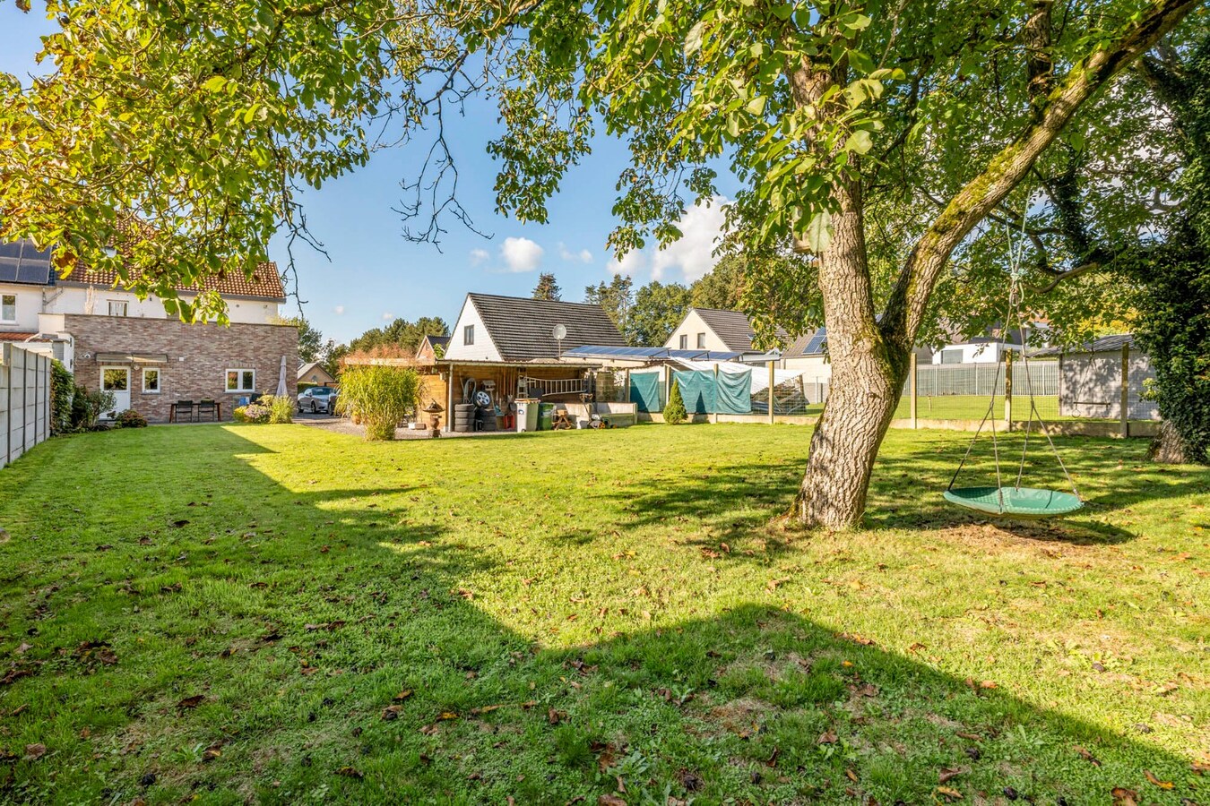 Comfortabel, gelijkvloers appartement mét ruime tuin en carport! 