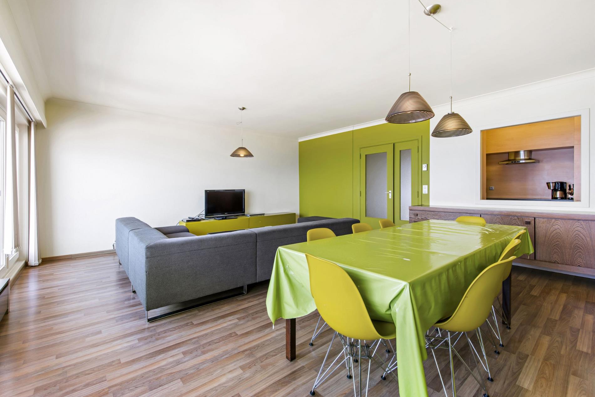 VAKANTIE APPARTEMENT MET 4 SLAAPKAMERS OP TOPLIGGING 