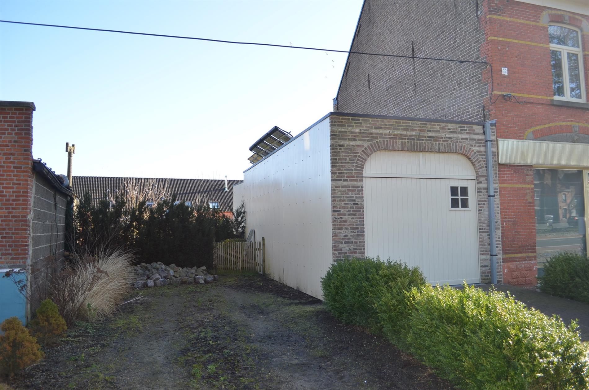 Oostelijk georiënteerd lot bouwgrond 369m² 