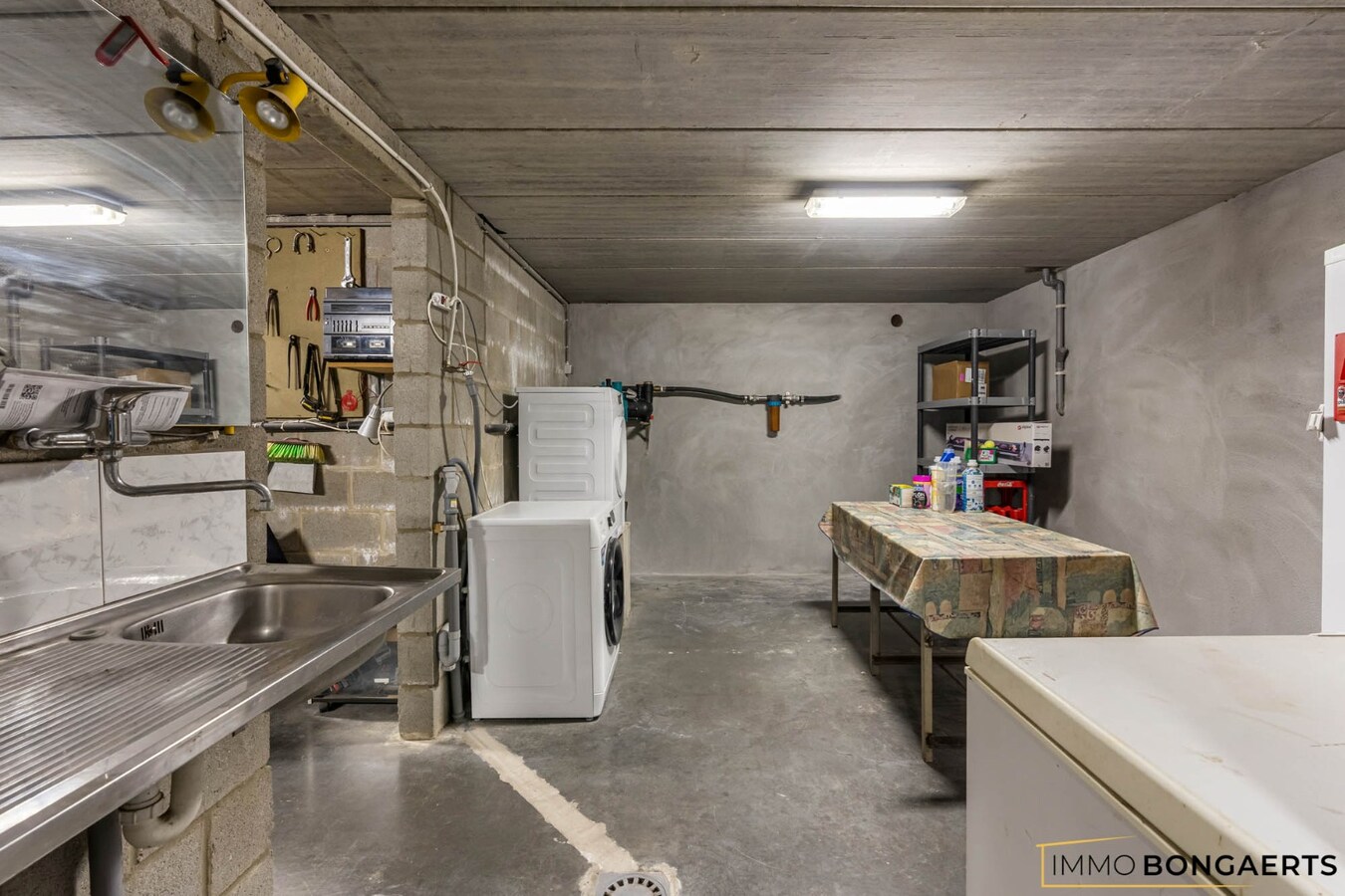 Instapklare woning met 4 slaapkamers en zwembad 