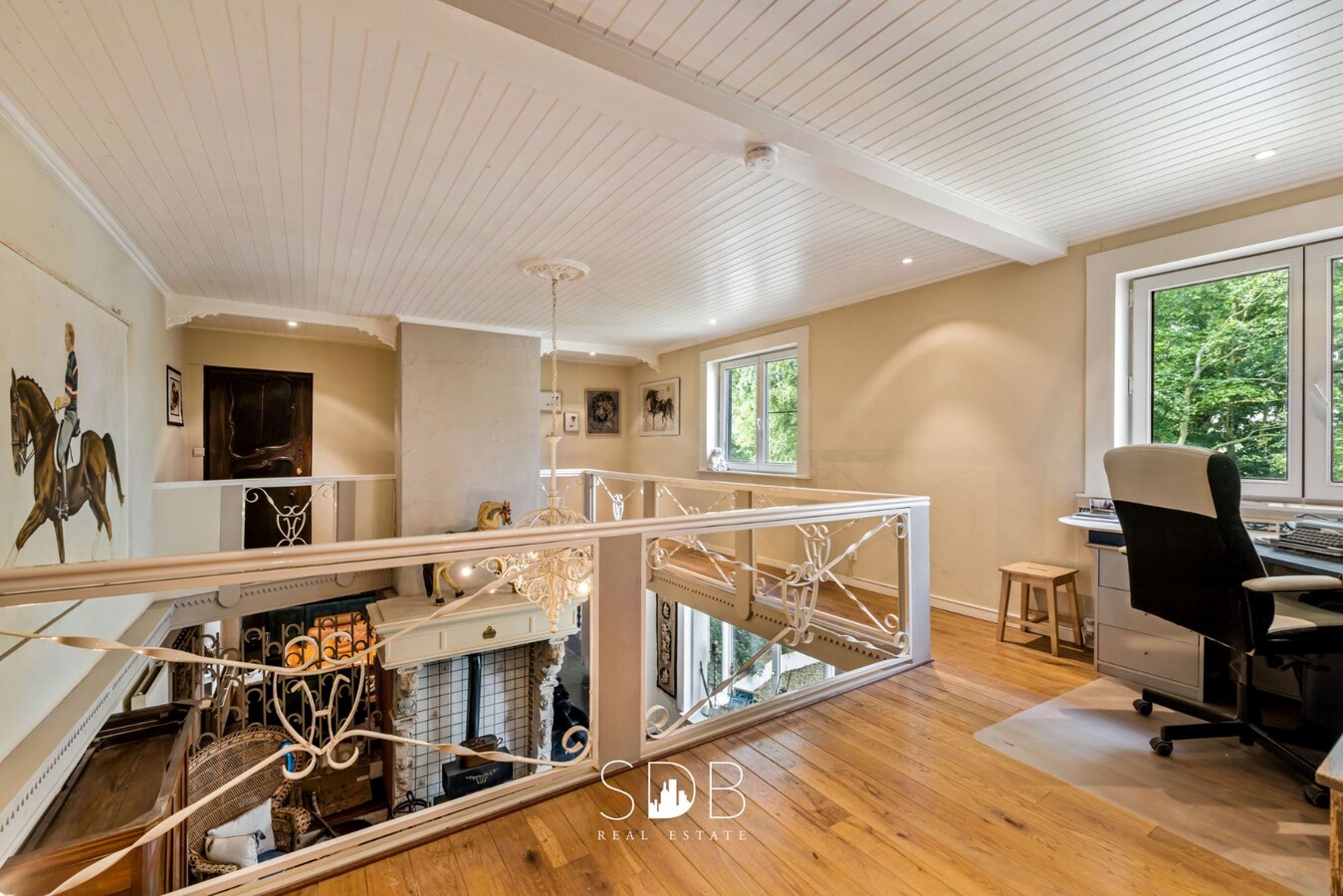 Hedendaagse woning met hippisch complex op circa 2hectare 