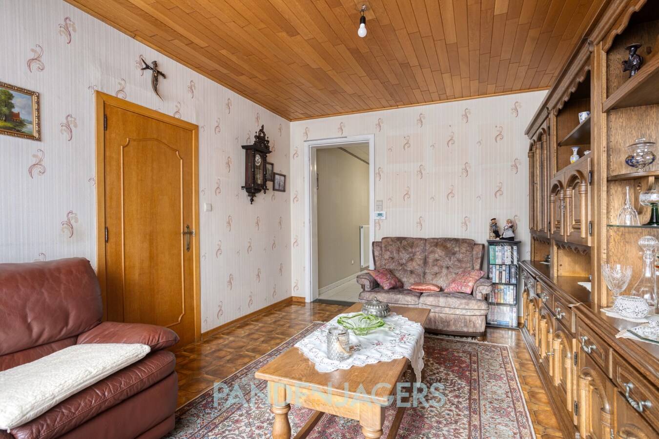 Ruime woning met zij-ingang en achterliggende garage te OLVW 